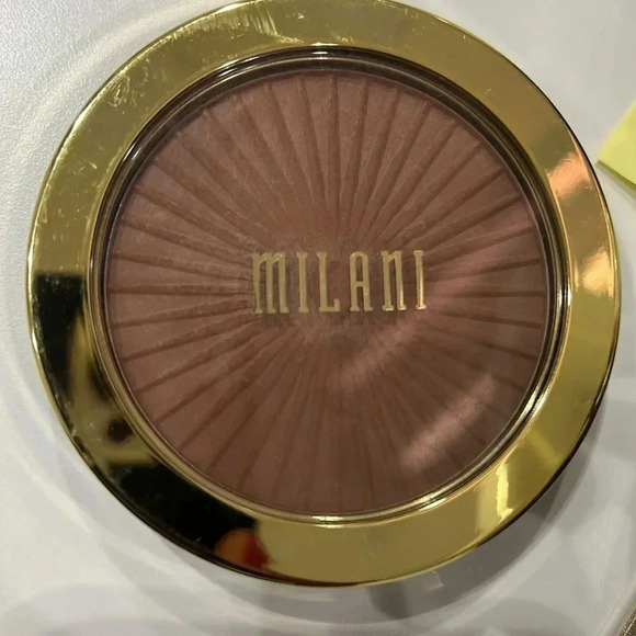 Milani silky matte bronzer 04 - Picture 4 of 8